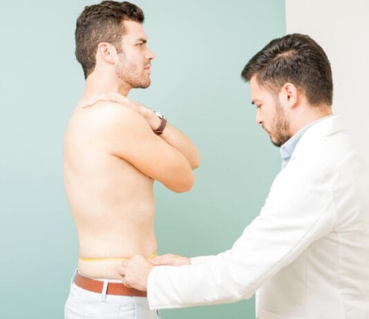 Qual é o Médico para abdominoplastia masculina