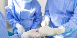 Qual médico faz mastopexia?