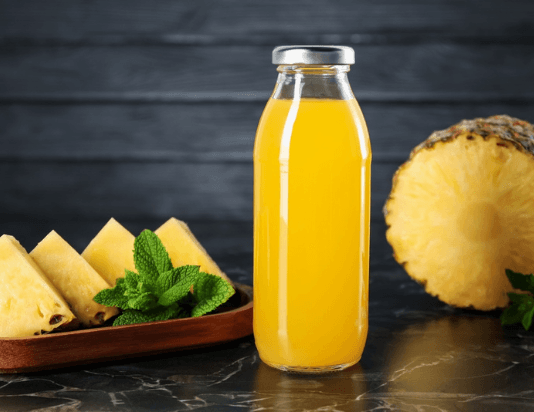 Aprenda a fazer um delicioso suco de abacaxi com hortelã!