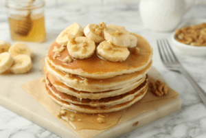 Panqueca de banana: receita fácil com três ingredientes