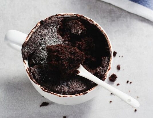 Bolo de caneca fit: entenda como preparar para comer sem culpa