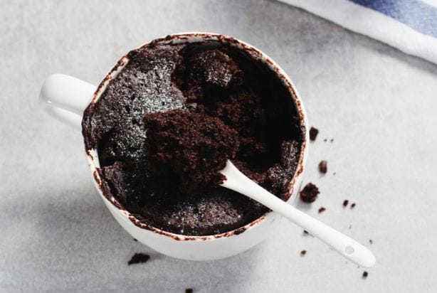 Bolo-de-caneca-fit-entenda-como-preparar-para-comer-sem.jpg