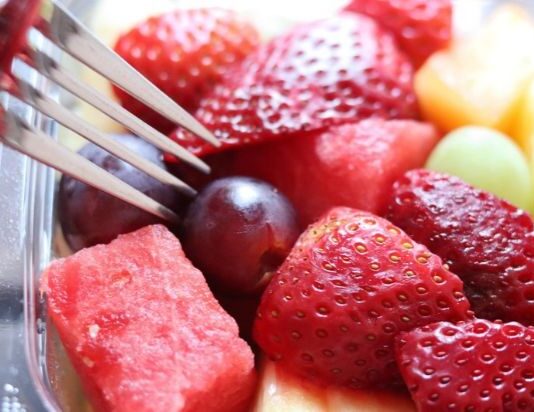 Salada de frutas: benefícios, como fazer e dicas